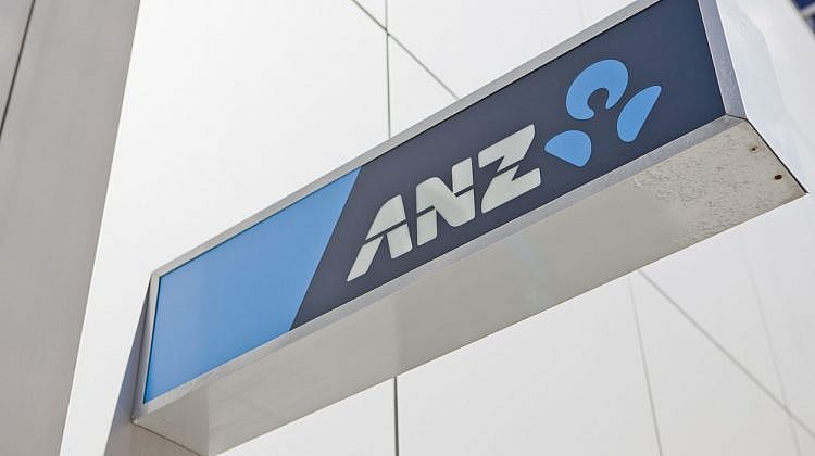ANZ cuts the rate on its Online Saver for the first time in 19 months